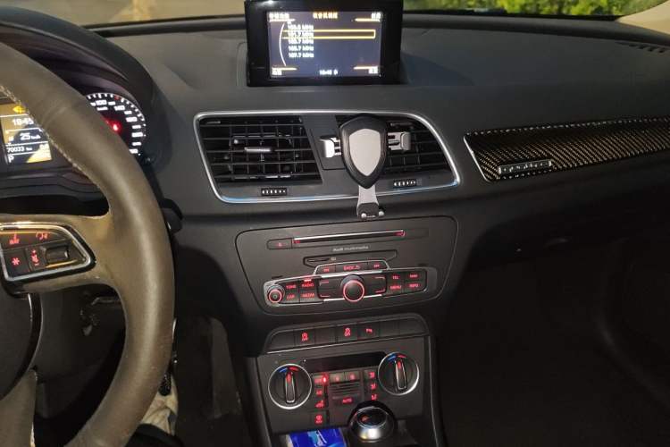 Used Audi Q3 2016 35 TFSI Fashion Model Audio And AC Panel