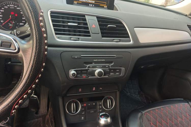 Used Audi Q3 2016 30 TFSI Fashion Model Audio And AC Panel