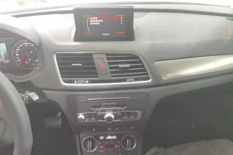 Used Audi Q3 2016 40 TFSI quattro all-wheel-drive sport model Audio And AC Panel