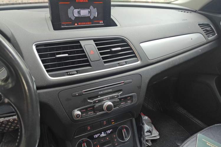Used Audi Q3 2016 30 TFSI Fashion Model Audio And AC Panel
