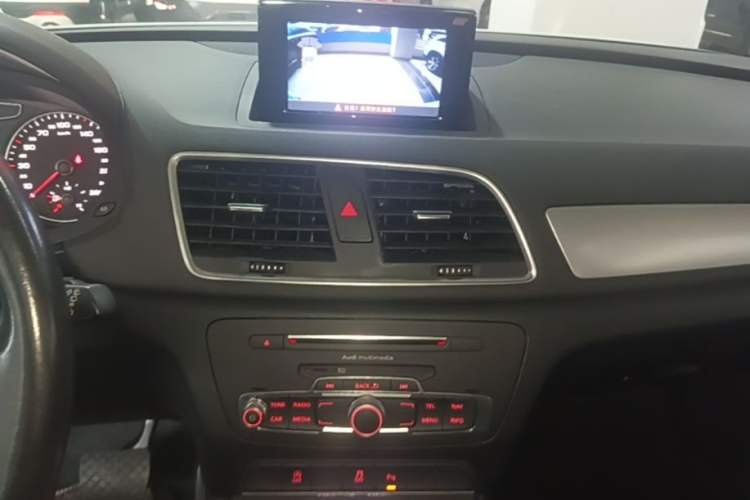 Used Audi Q3 2016 30 TFSI Fashion Model Audio And AC Panel