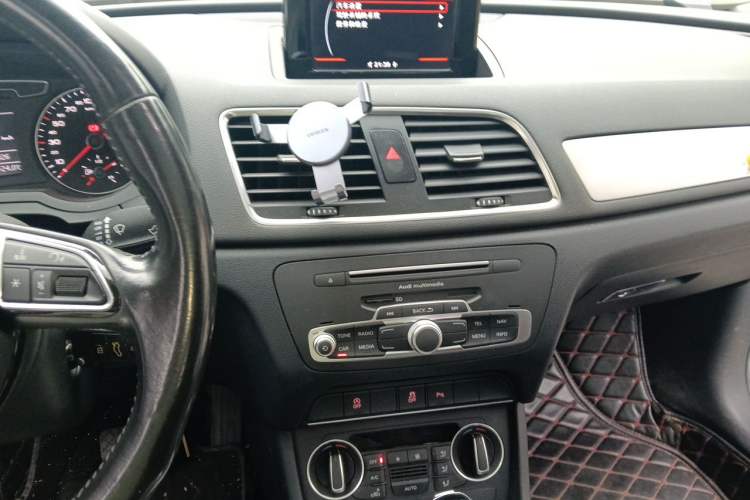 Used Audi Q3 2016 30 TFSI Fashion Model Audio And AC Panel