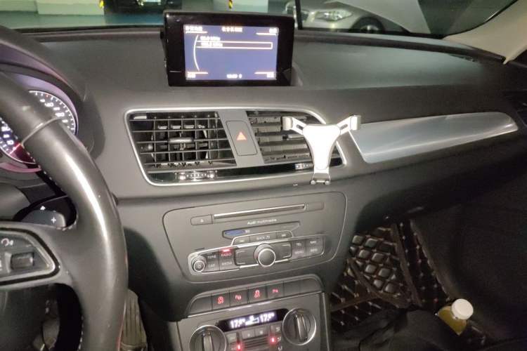 Used Audi Q3 2016 30 TFSI Fashion Model Audio And AC Panel