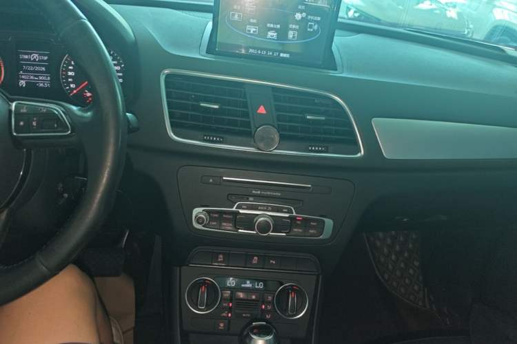 Used Audi Q3 2016 35 TFSI Fashion Model Audio And AC Panel