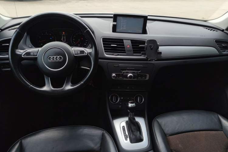 Used Audi Q3 2016 35 TFSI Fashion Model Audio And AC Panel