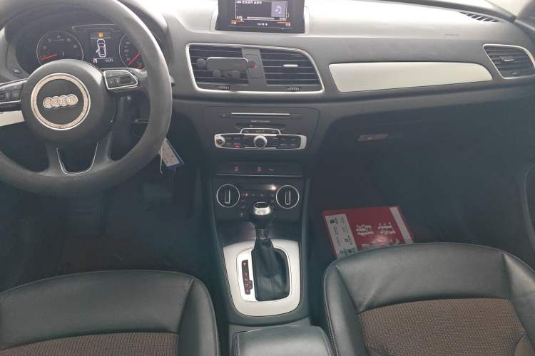 Used Audi Q3 2016 30 TFSI Fashion Model Audio And AC Panel