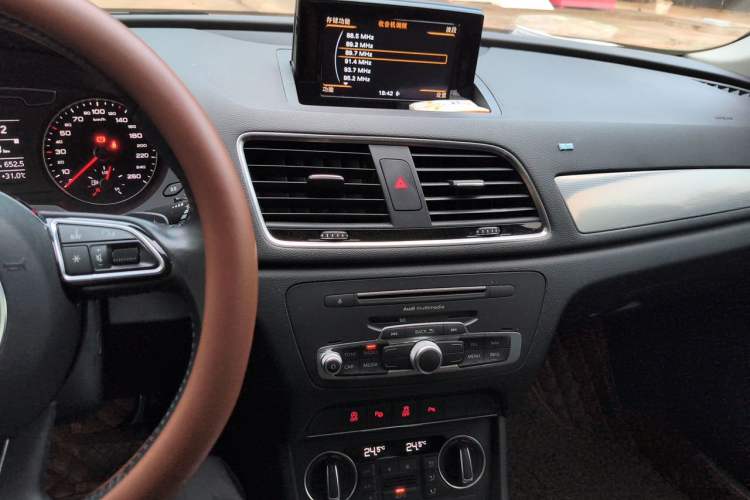 Used Audi Q3 2016 30 TFSI Fashion Model Audio And AC Panel