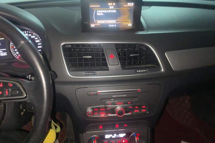 Used Audi Q3 2016 30 TFSI Fashion Model Audio And AC Panel