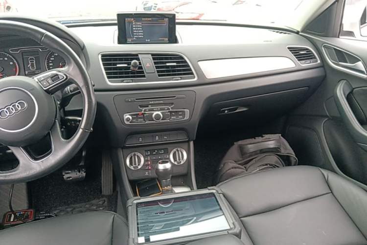 Used Audi Q3 2016 30 TFSI Collector's Edition Intelligent Model Audio And AC Panel