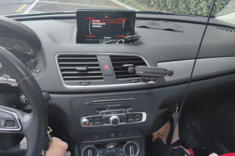 Used Audi Q3 2016 35 TFSI Fashion Model Audio And AC Panel
