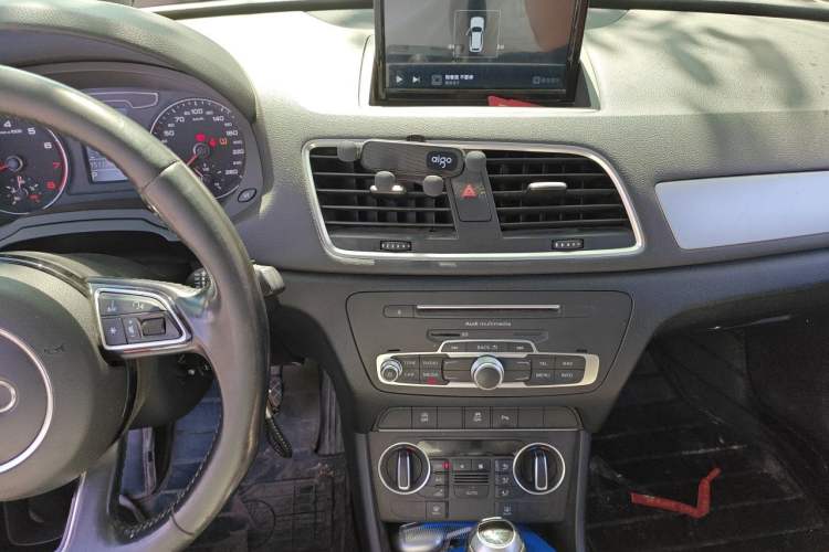 Used Audi Q3 2016 35 TFSI Fashion Model Audio And AC Panel