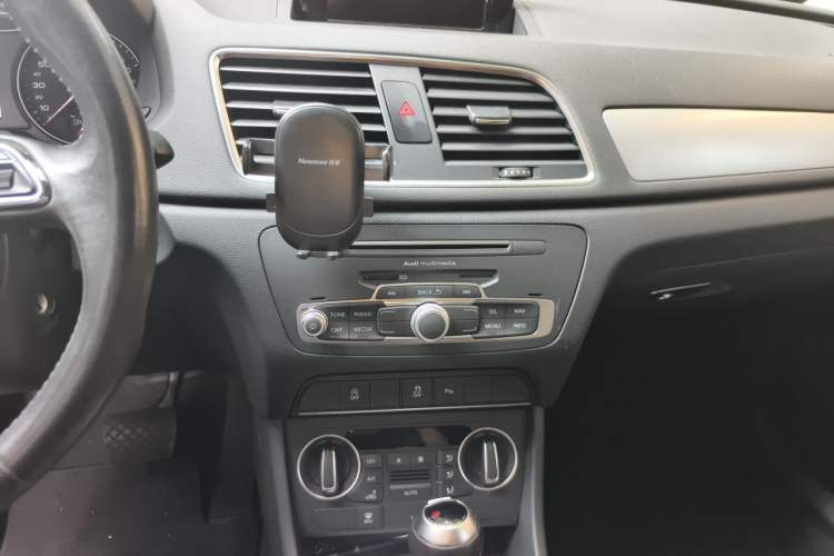 Used Audi Q3 2016 35 TFSI Fashion Model Audio And AC Panel