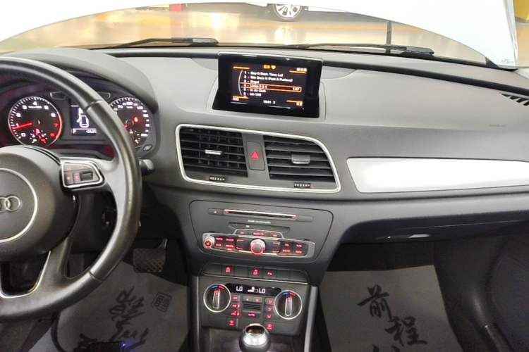 Used Audi Q3 2016 35 TFSI Fashion Model Audio And AC Panel
