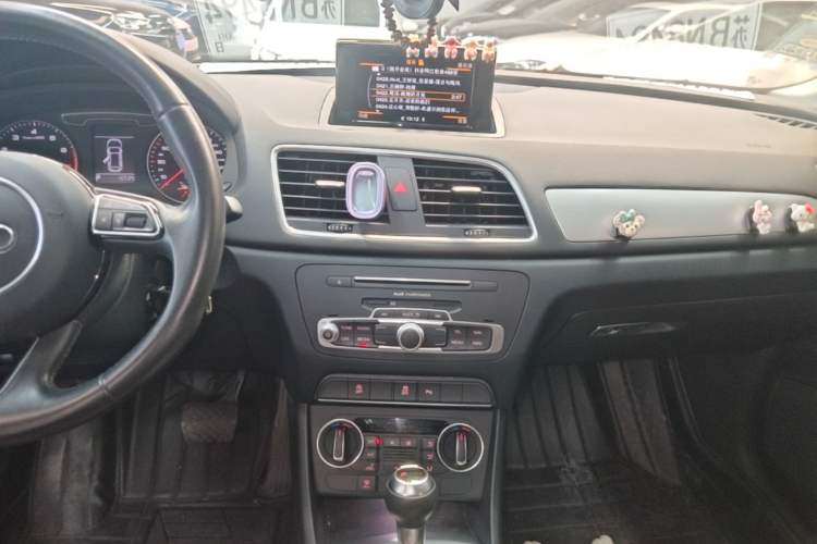 Used Audi Q3 2016 30 TFSI Fashion Model Audio And AC Panel