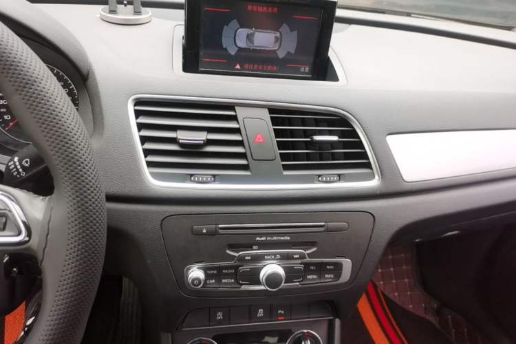 Used Audi Q3 2016 35 TFSI Fashion Model Audio And AC Panel