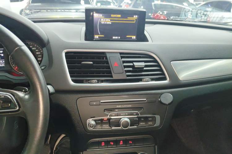 Used Audi Q3 2016 35 TFSI Style Edition Audio And AC Panel