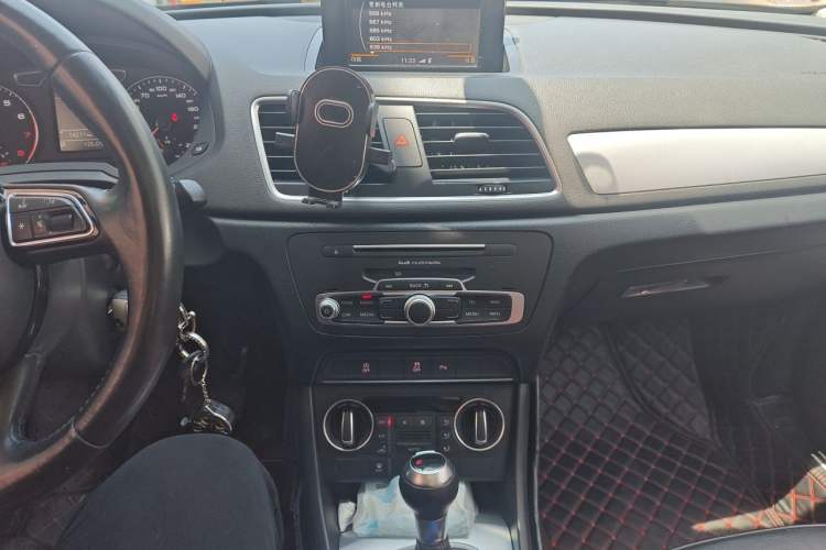 Used Audi Q3 2016 30 TFSI Fashion Model Audio And AC Panel