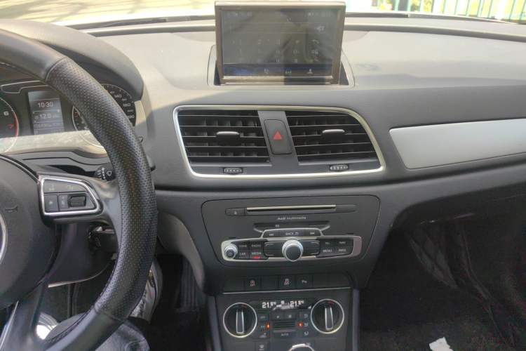 Used Audi Q3 2016 30 TFSI Fashion Model Audio And AC Panel