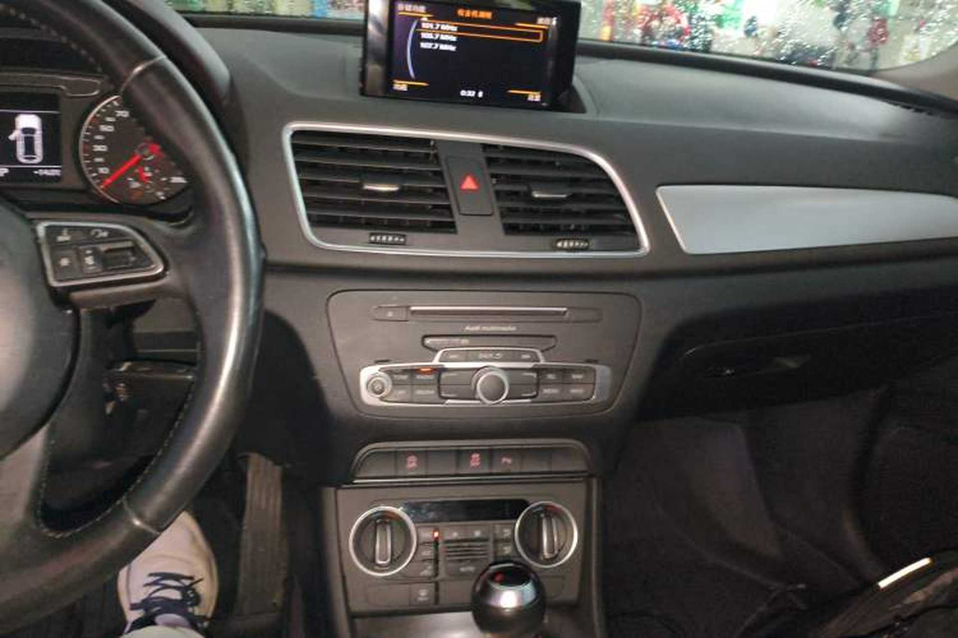 Used Audi Q3 2016 35 TFSI Fashion Model Audio And AC Panel