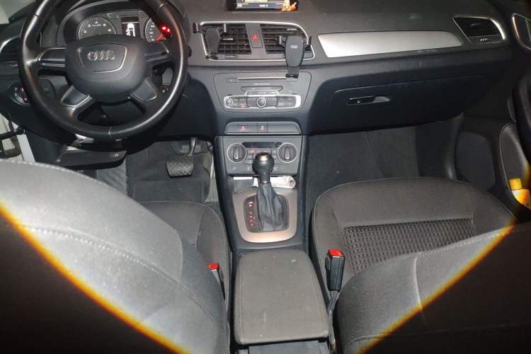Used Audi Q3 2016 30 TFSI Standard Model Audio And AC Panel