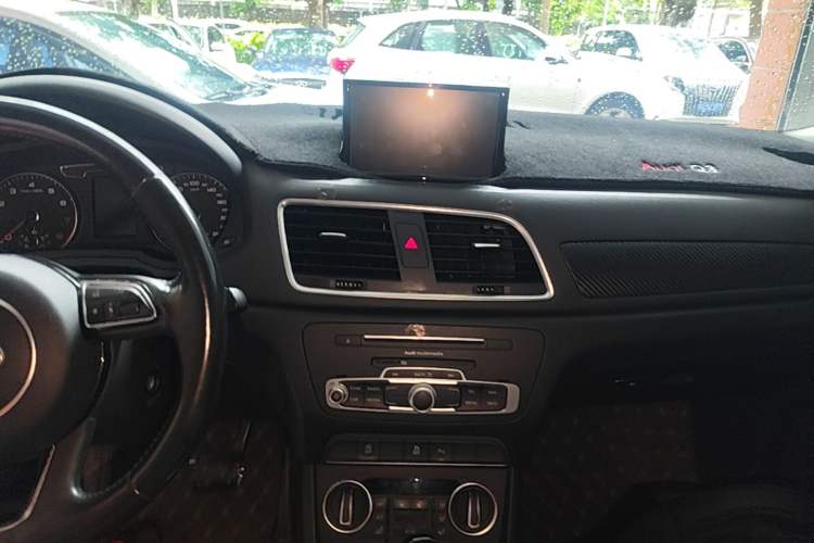 Used Audi Q3 2016 30 TFSI Fashion Model Audio And AC Panel