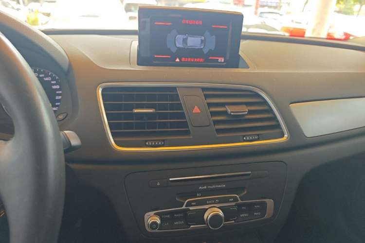 Used Audi Q3 2016 35 TFSI Fashion Model Audio And AC Panel