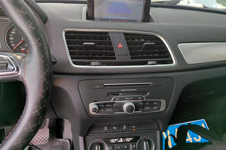 Used Audi Q3 2016 30 TFSI Fashion Model Audio And AC Panel
