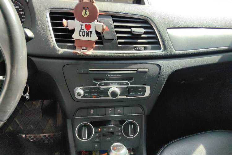 Used Audi Q3 2016 35 TFSI Fashion Model Audio And AC Panel