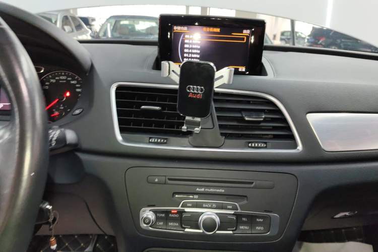 Used Audi Q3 2016 30 TFSI Collector's Edition Comfort Model Audio And AC Panel