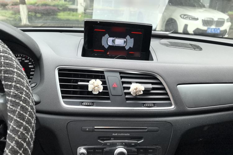 Used Audi Q3 2016 30 TFSI Fashion Model Audio And AC Panel