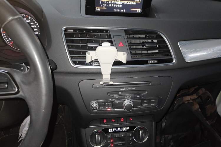 Used Audi Q3 2016 30 TFSI Fashion Model Audio And AC Panel