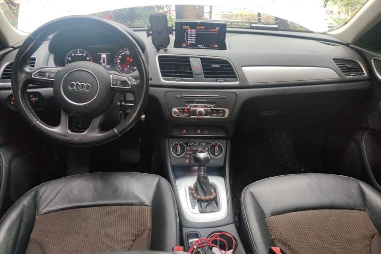 Used Audi Q3 2016 30 TFSI Fashion Model Center Console