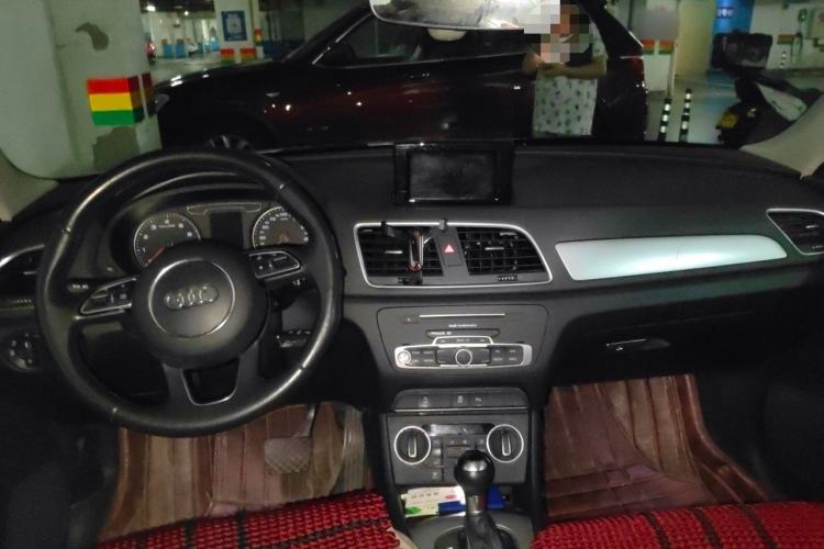 Used Audi Q3 2016 35 TFSI Fashion Model Center Console
