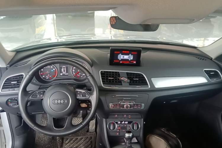 Used Audi Q3 2016 35 TFSI Fashion Model Center Console