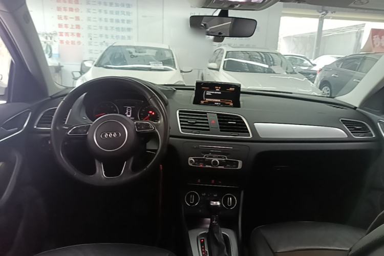 Used Audi Q3 2016 30 TFSI Fashion Model Center Console