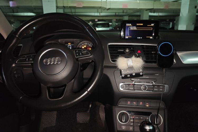 Used Audi Q3 2016 30 TFSI Fashion Model Center Console