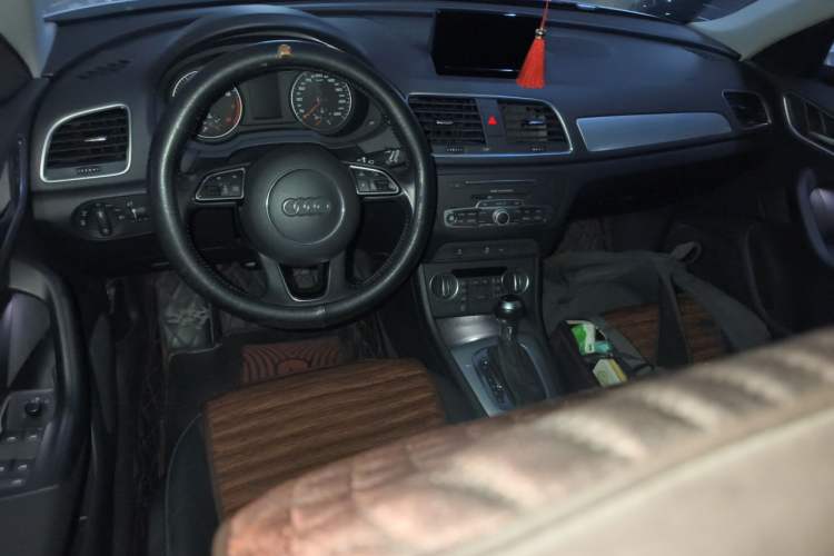 Used Audi Q3 2016 30 TFSI Fashion Model Center Console