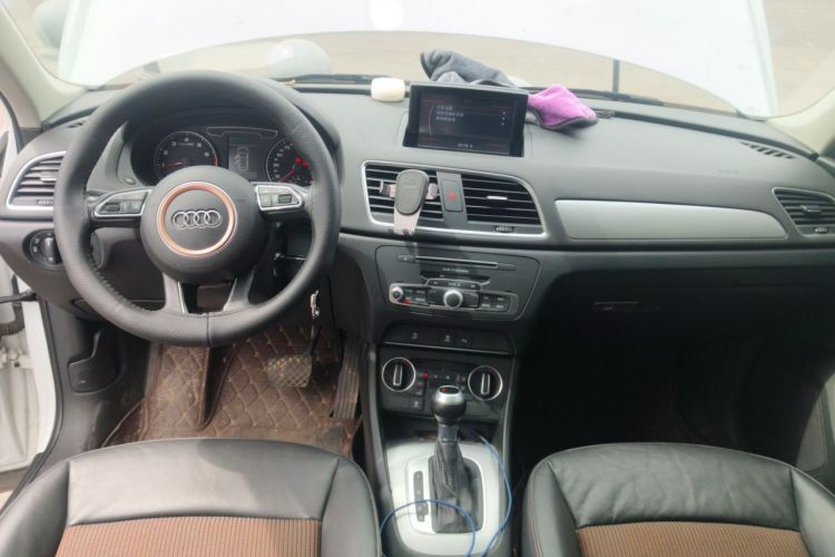 Used Audi Q3 2016 30 TFSI Fashion Model Center Console