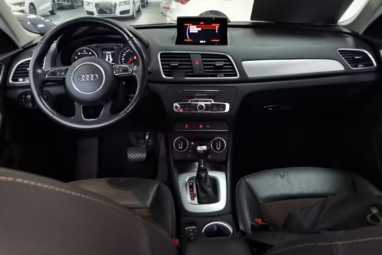 Used Audi Q3 2016 30 TFSI Fashion Model Center Console