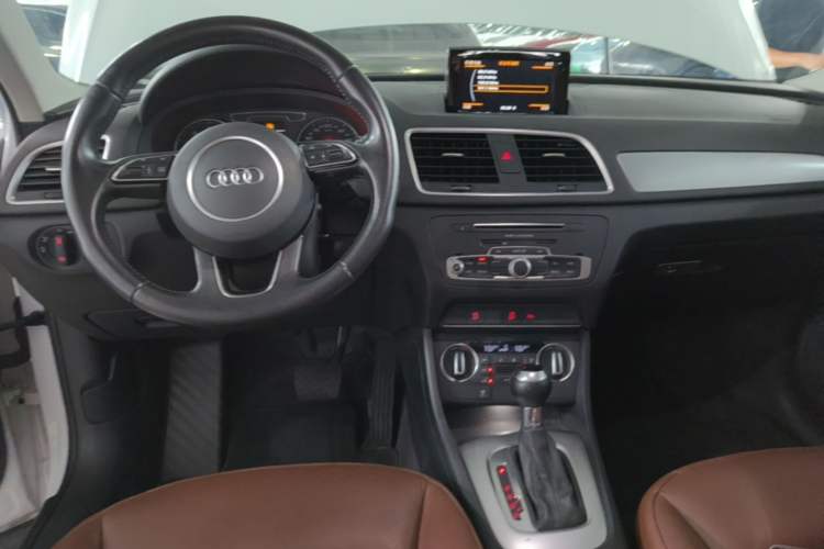 Used Audi Q3 2016 35 TFSI Fashion Model Center Console