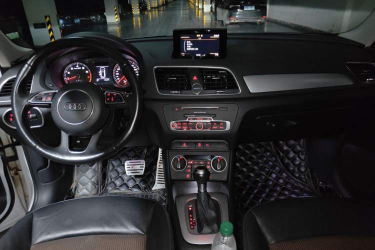 Used Audi Q3 2016 35 TFSI Fashion Model Center Console