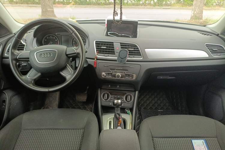 Used Audi Q3 2016 30 TFSI Standard Model Center Console