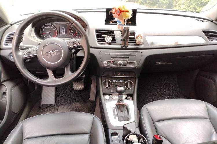 Used Audi Q3 2016 30 TFSI Fashion Model Center Console