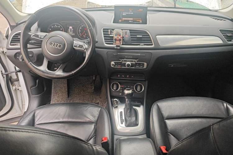 Used Audi Q3 2016 30 TFSI Fashion Model Center Console