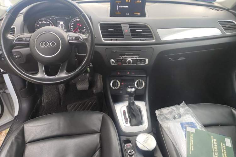 Used Audi Q3 2016 30 TFSI Collector's Edition Comfort Model Center Console