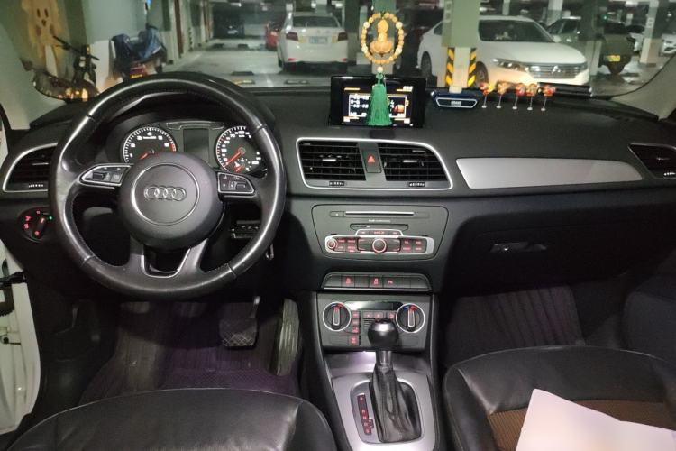 Used Audi Q3 2016 35 TFSI Fashion Model Center Console