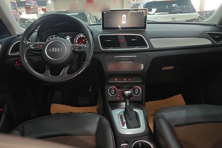 Used Audi Q3 2016 30 TFSI Fashion Model Center Console
