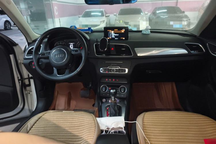 Used Audi Q3 2016 35 TFSI Style Edition Center Console