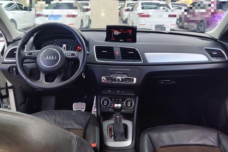 Used Audi Q3 2016 30 TFSI Fashion Model Center Console