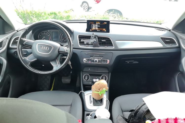 Used Audi Q3 2016 30 TFSI Standard Model Center Console